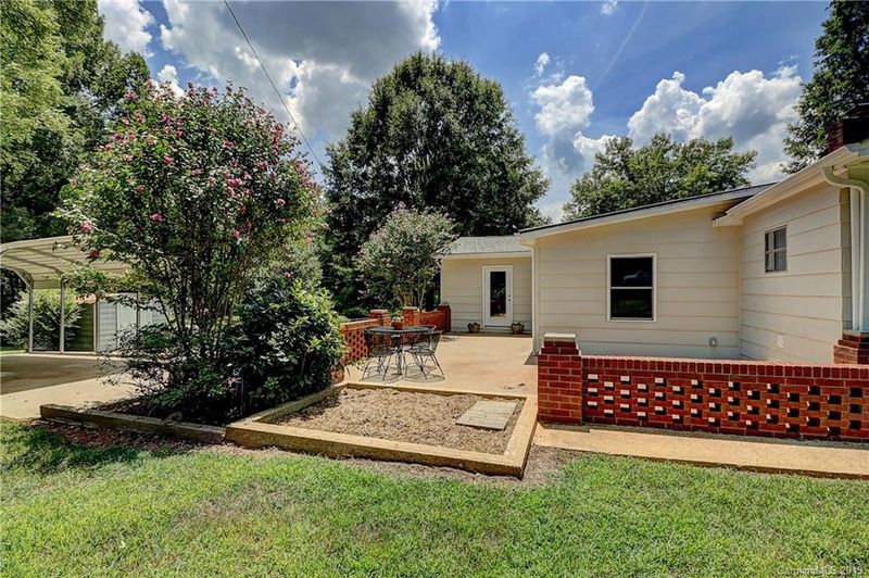 1013 W Carroll St, Cherryville, NC 28021