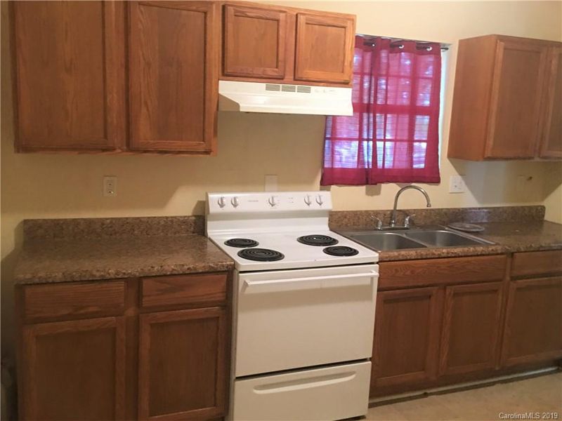 2540 Barringer Dr, Charlotte, NC 28208