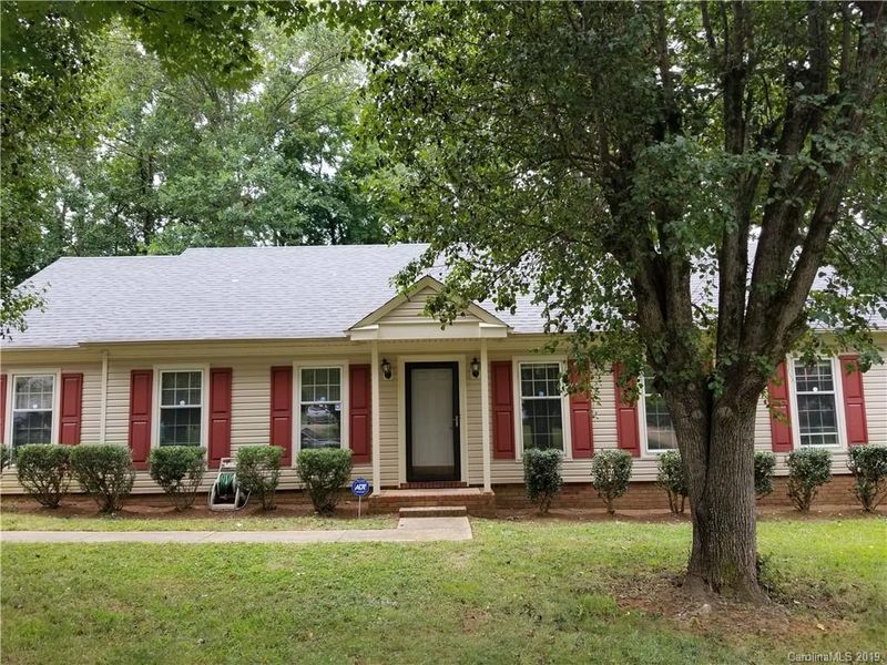 2220 Heather Glen Ln, Charlotte, NC 28208