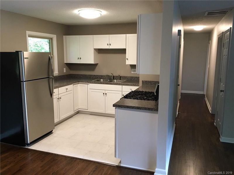 433 E Mclelland Ave, Mooresville, NC 28115