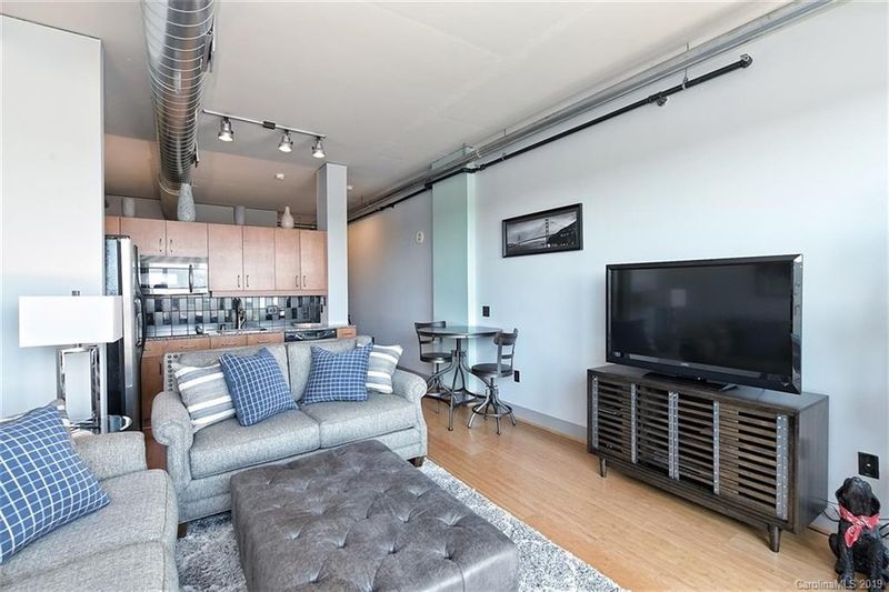 505 E 6th St #717, Charlotte, NC 28202