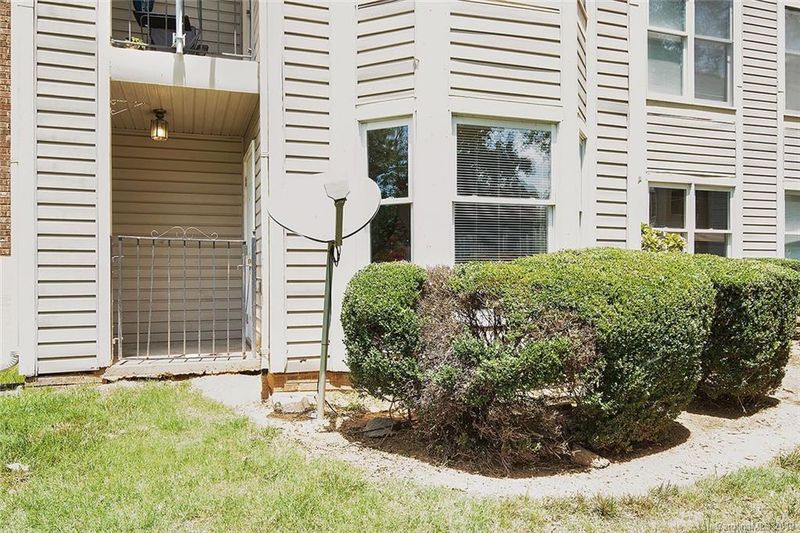 6230 Rosecroft Dr, Charlotte, NC 28215