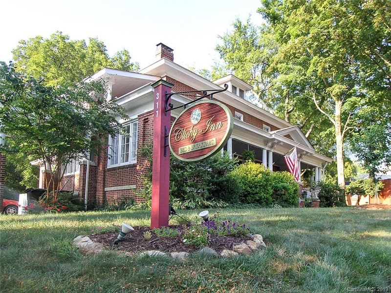 317 Front St, Statesville, NC 28677