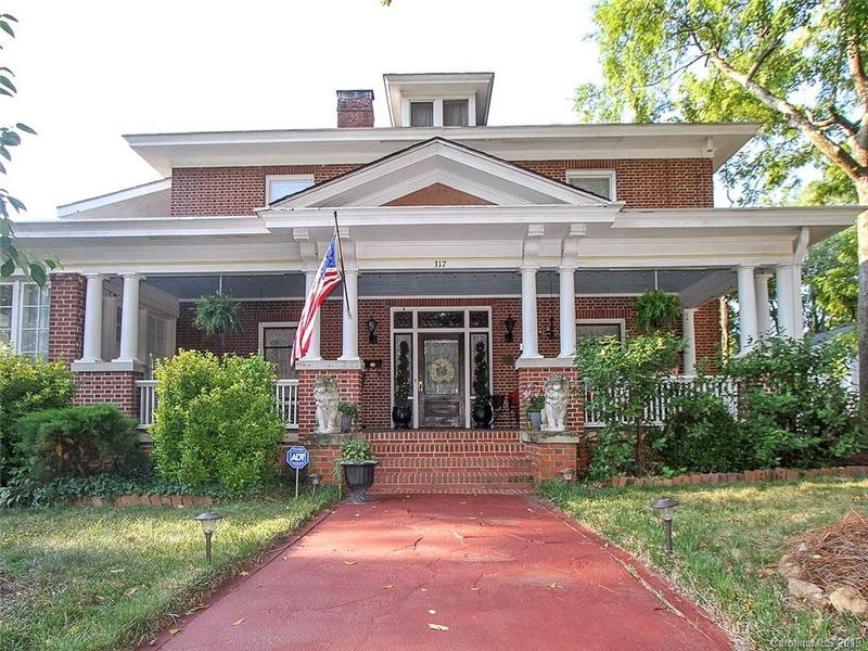 317 Front St, Statesville, NC 28677