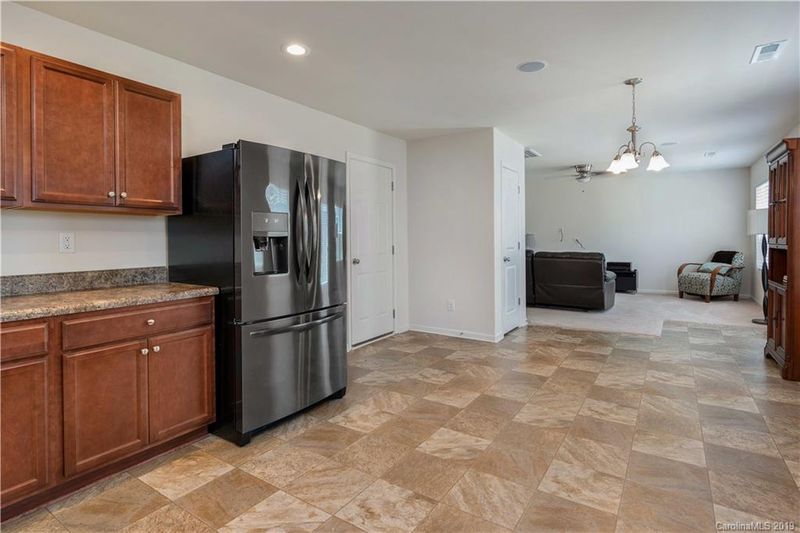 5018 Ashley Place Dr, Bessemer City, NC 28016