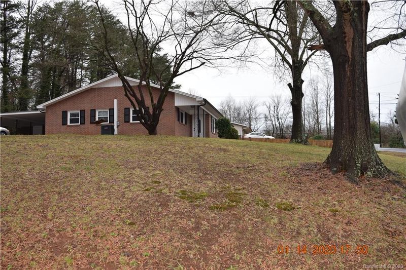 110 8th Ave, Conover, NC 28613