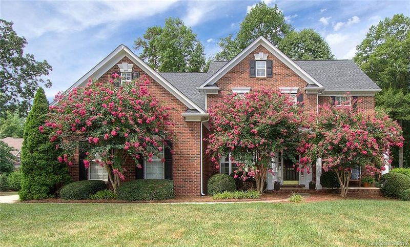720 Coachman Dr, Waxhaw, NC 28173