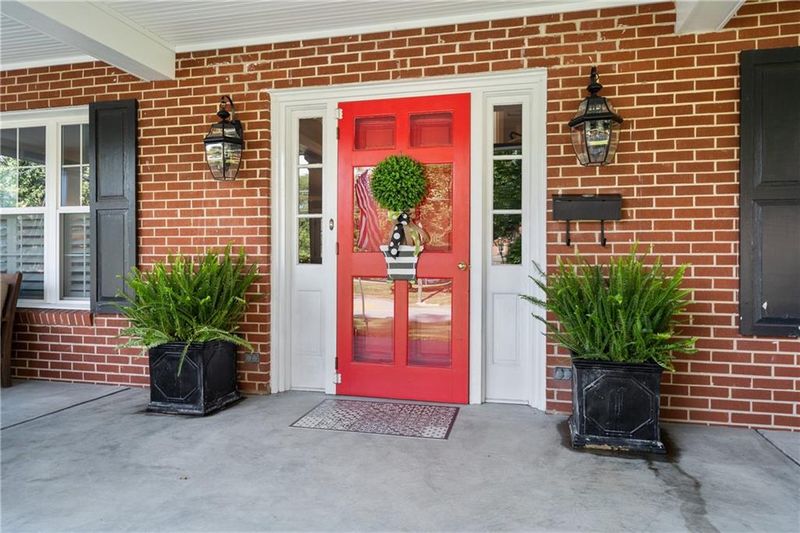 560 6th St NW, Hickory, NC 28601