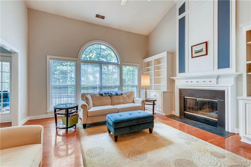 5915 Marshbank Ln, Charlotte, NC 28269