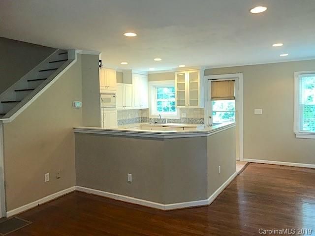 421 Wakefield Dr, Charlotte, NC 28209