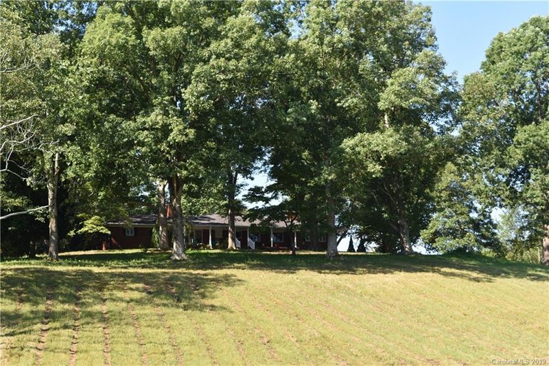 1000 Curve View Rd, Lincolnton, NC 28092