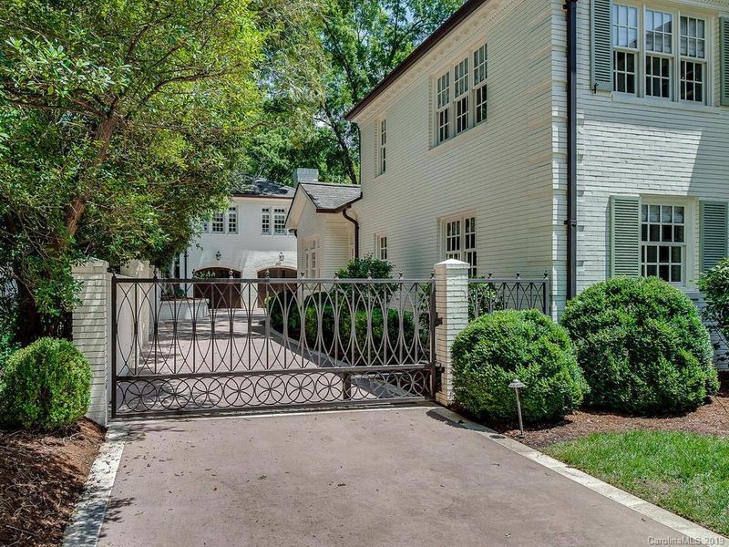 1737 Queens Rd W, Charlotte, NC 28207