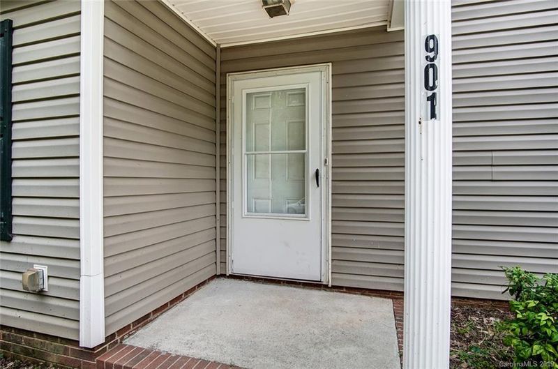 901 Doby Springs Dr, Charlotte, NC 28262
