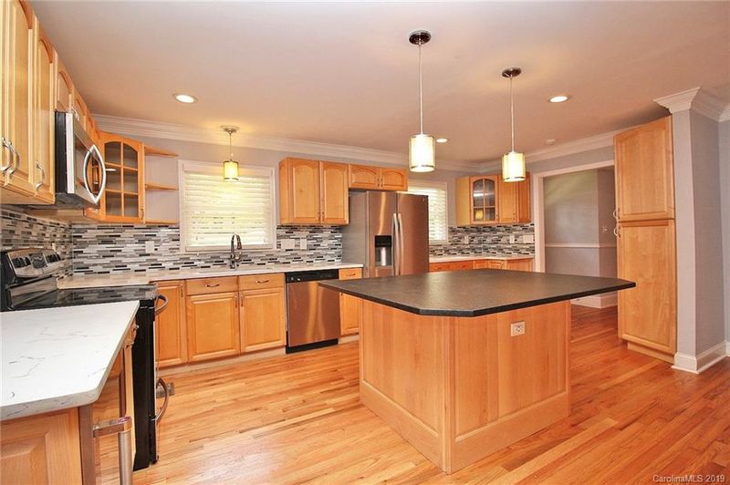 5825 Rose Valley Dr, Charlotte, NC 28210