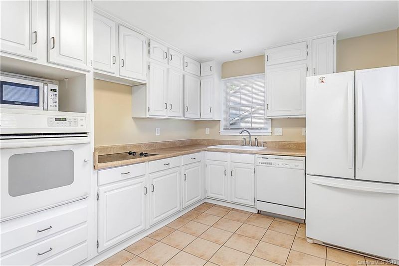 5527 Southampton Rd, Charlotte, NC 28217