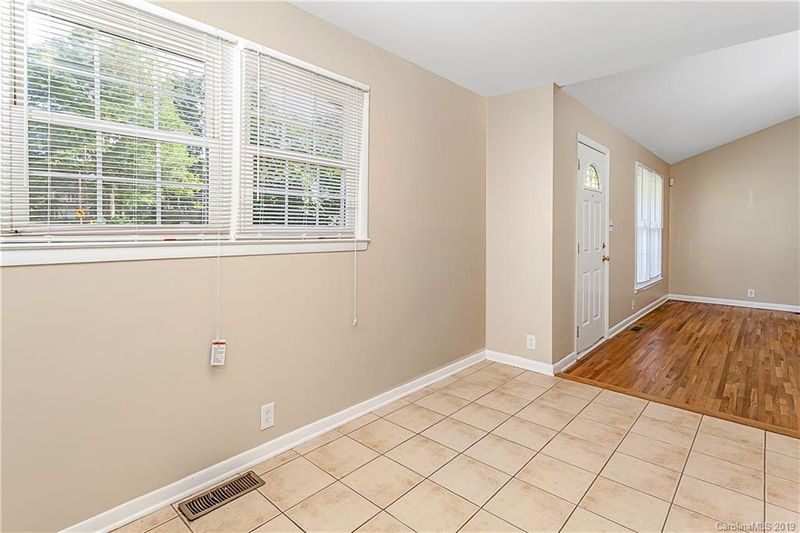 5527 Southampton Rd, Charlotte, NC 28217