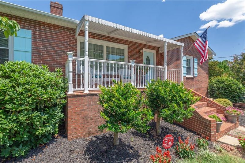 603 12th Ave NE, Hickory, NC 28602