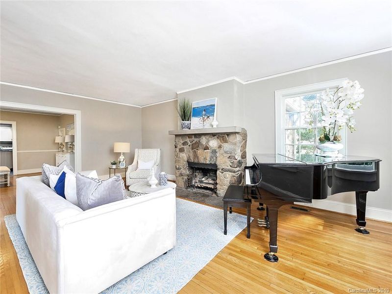 2425 Sharon Rd, Charlotte, NC 28211