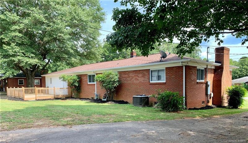 2901 Highland Dr, Lincolnton, NC 28092
