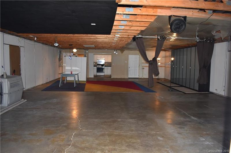 8438 Cloverfield Dr, Kannapolis, NC 28081