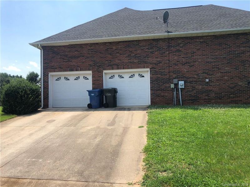 3735 Steve Ikerd Dr, Hickory, NC 28601