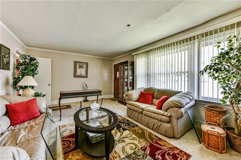 324 Hoskins Rd, Charlotte, NC 28216
