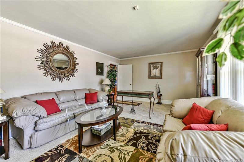 324 Hoskins Rd, Charlotte, NC 28216