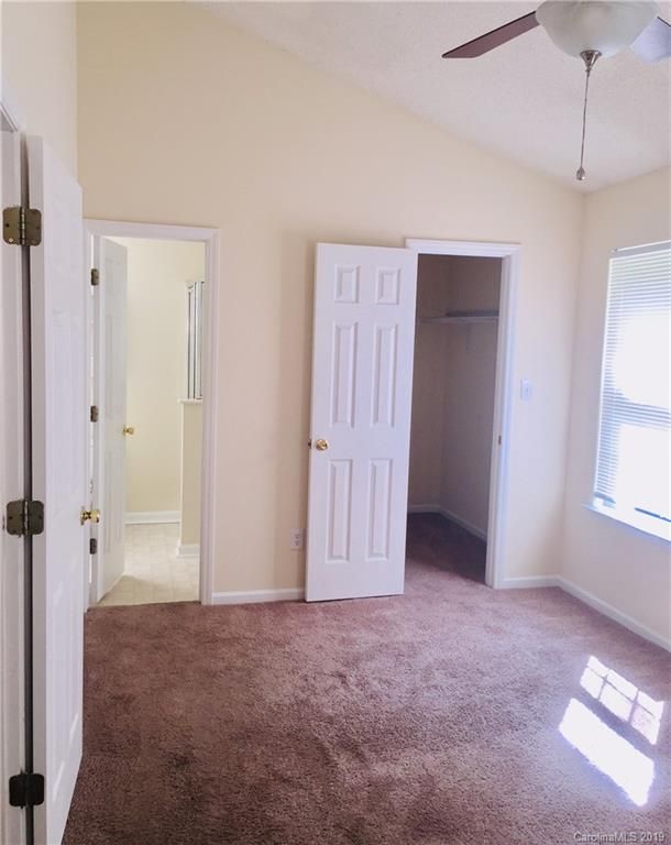 1138 Summit Hills Dr, Charlotte, NC 28214