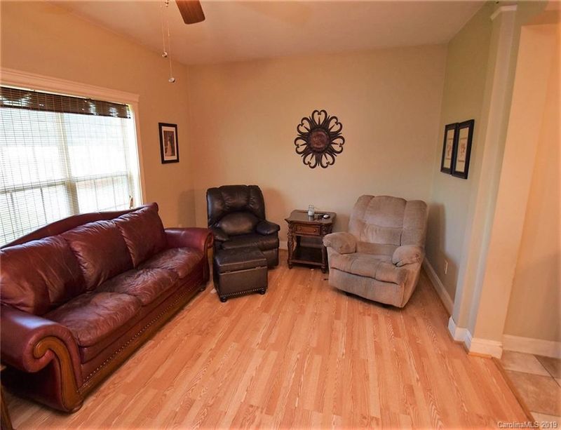 5332 Lakeview Rd, Charlotte, NC 28216