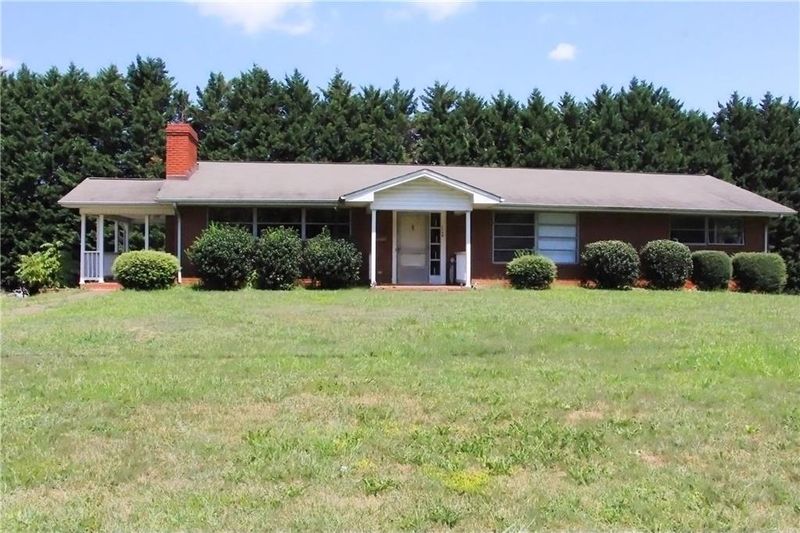 1740 16th St NE, Hickory, NC 28601