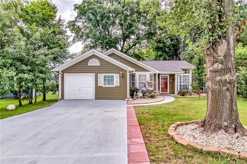3025 Old House Cir, Matthews, NC 28105