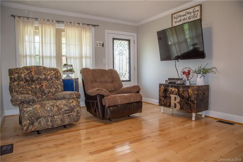 1910 Lincolnton Hw, Cherryville, NC 28021