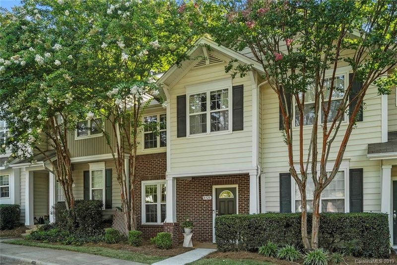 8328 Chaceview Ct, Charlotte, NC 28269