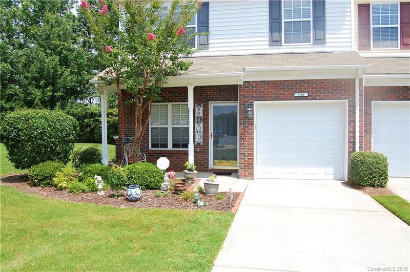 230 Azteca Dr, Matthews, NC 28104