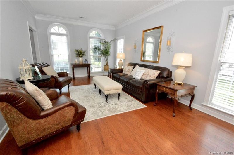 4725 Hanging Ivy Dr, Charlotte, NC 28215