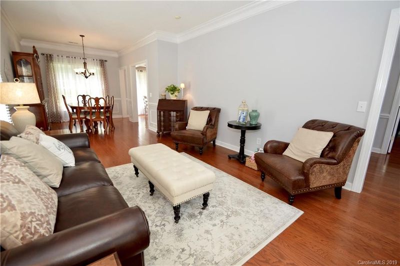 4725 Hanging Ivy Dr, Charlotte, NC 28215