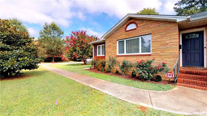 835 E Woodlawn Rd, Charlotte, NC 28209