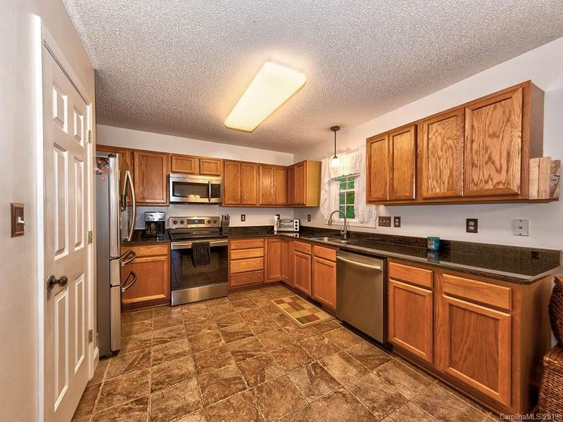 3363 Shore Launch Dr, Sherrills Ford, NC 28673