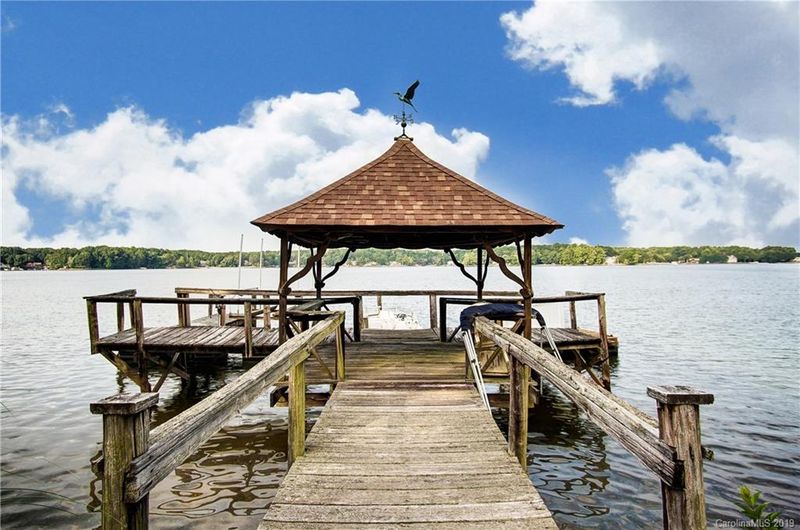 3043 Point Clear Dr, Tega Cay, SC 29708