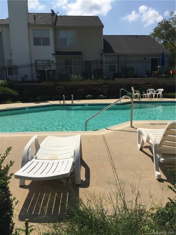 6330 Windsor Gate Ln, Charlotte, NC 28215