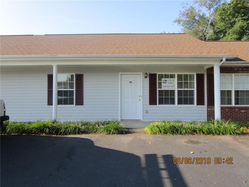 141 24th St NW #141, Hickory, NC 28601