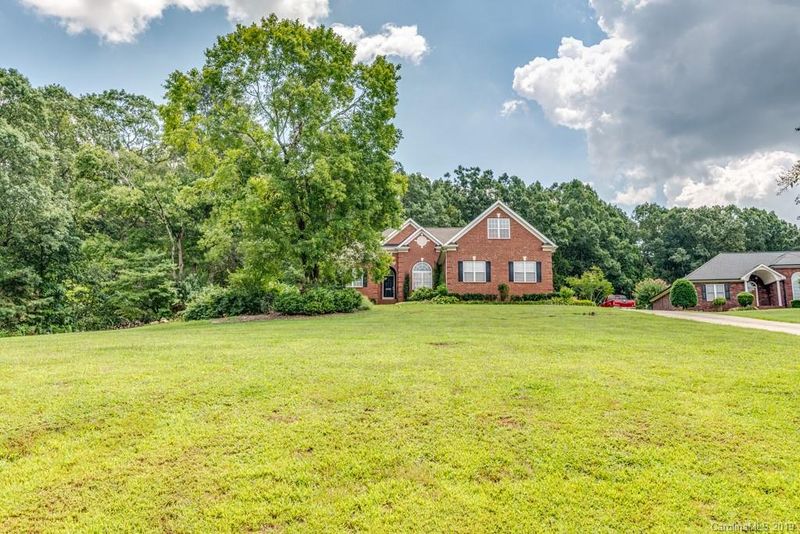 6110 Charity Dr, Marshville, NC 28103