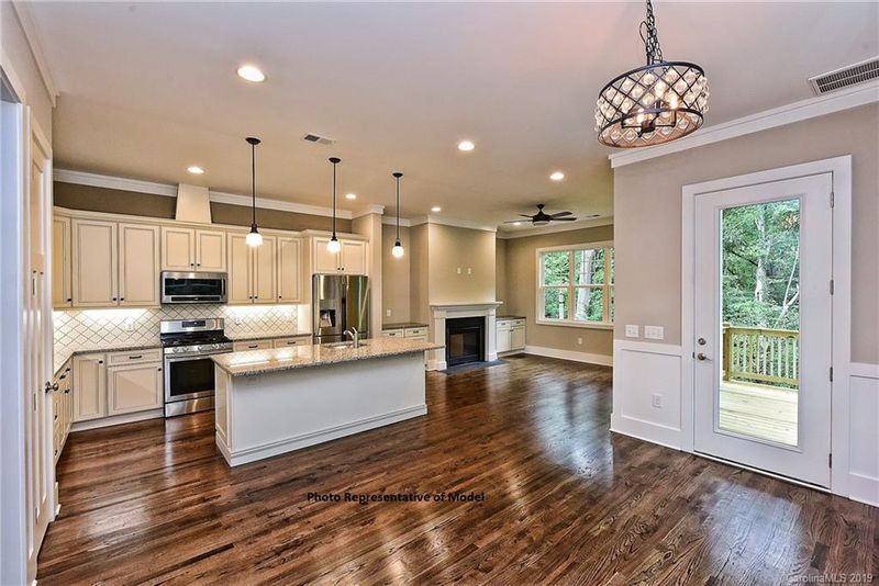 5234 Valley Stream Rd, Charlotte, NC 28209