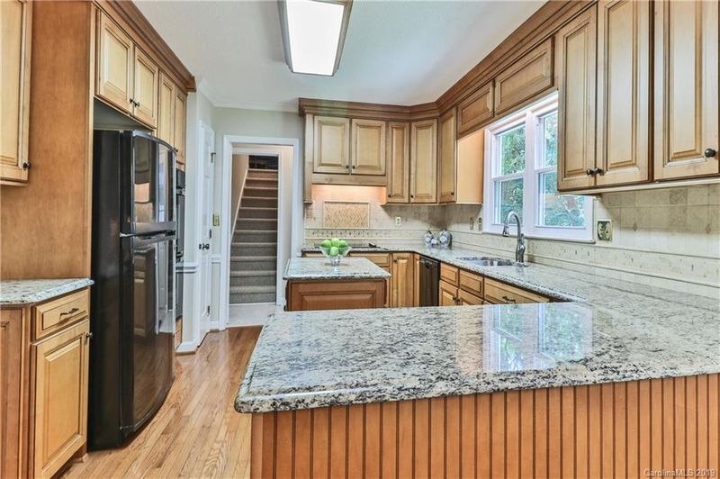 2623 Rosegate Ln, Charlotte, NC 28270