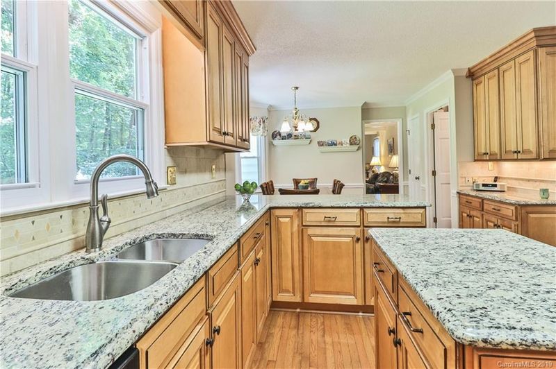 2623 Rosegate Ln, Charlotte, NC 28270