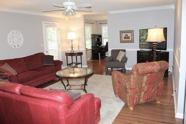 3935 Den Dr, Hickory, NC 28602