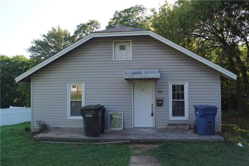 56 10th St SE, Hickory, NC 28602