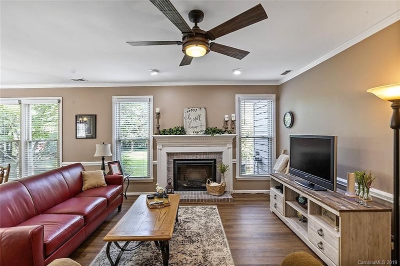 707 Trailing Rock Dr, Charlotte, NC 28214