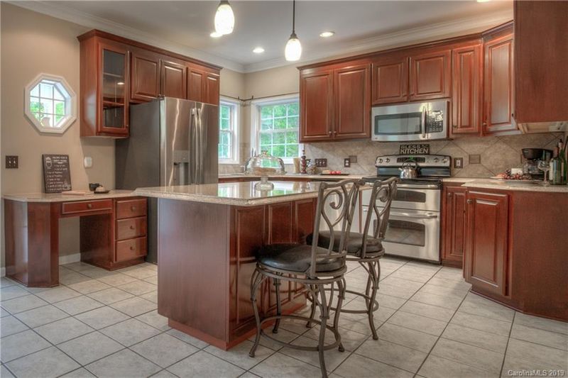 1156 Windsor Dr N, Kannapolis, NC 28081
