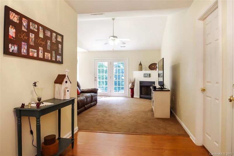 1824 Kimway Dr, Matthews, NC 28105